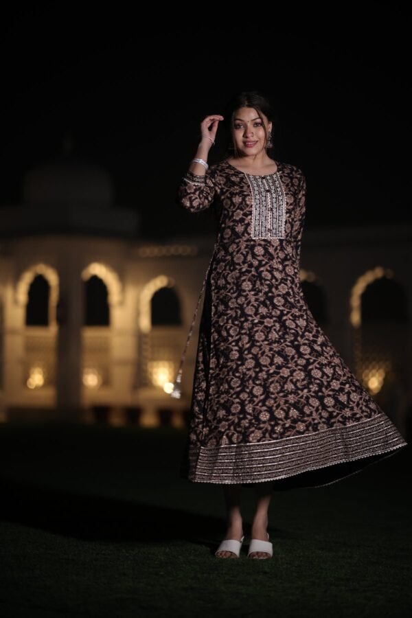 BLACK FLORAL PRINTED ANARKALI KURTA - Image 3